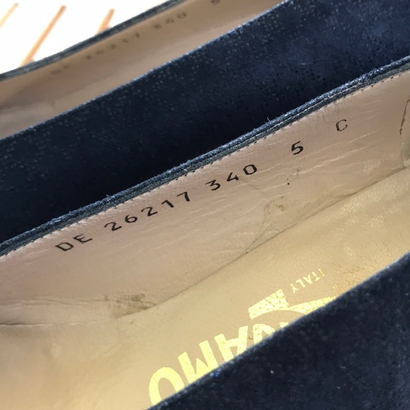 Ferragamo women’s suede pumps 5 - Picture 4 of 11
